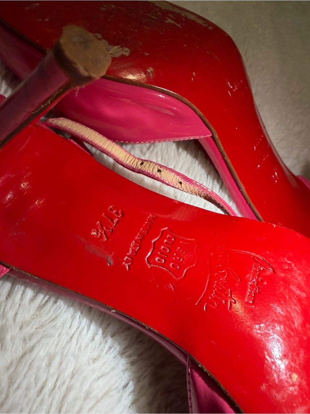 Gorgeous Christian Louboutin Red Heels - Picture 6 of 13
